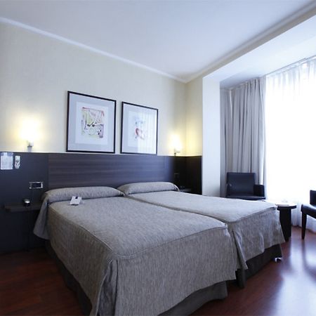 Hotel Yoldi Памплона Екстер'єр фото