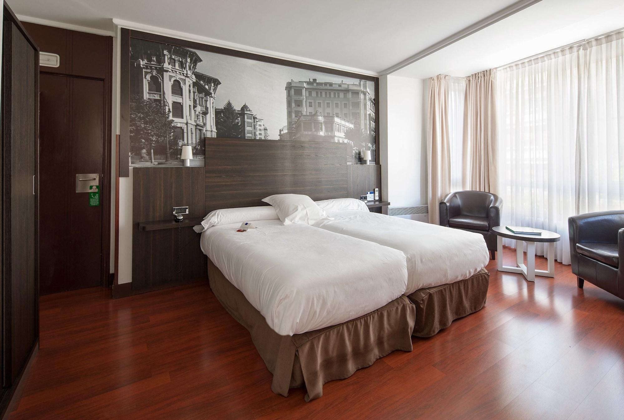 Hotel Yoldi Памплона Екстер'єр фото
