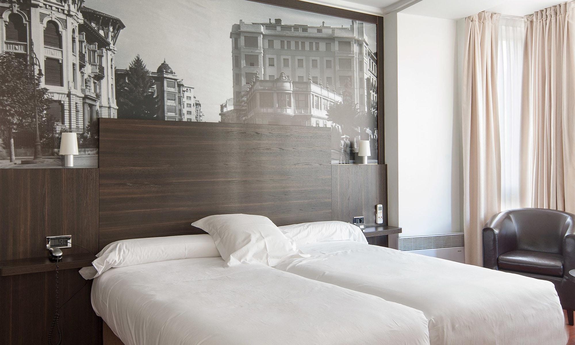 Hotel Yoldi Памплона Екстер'єр фото