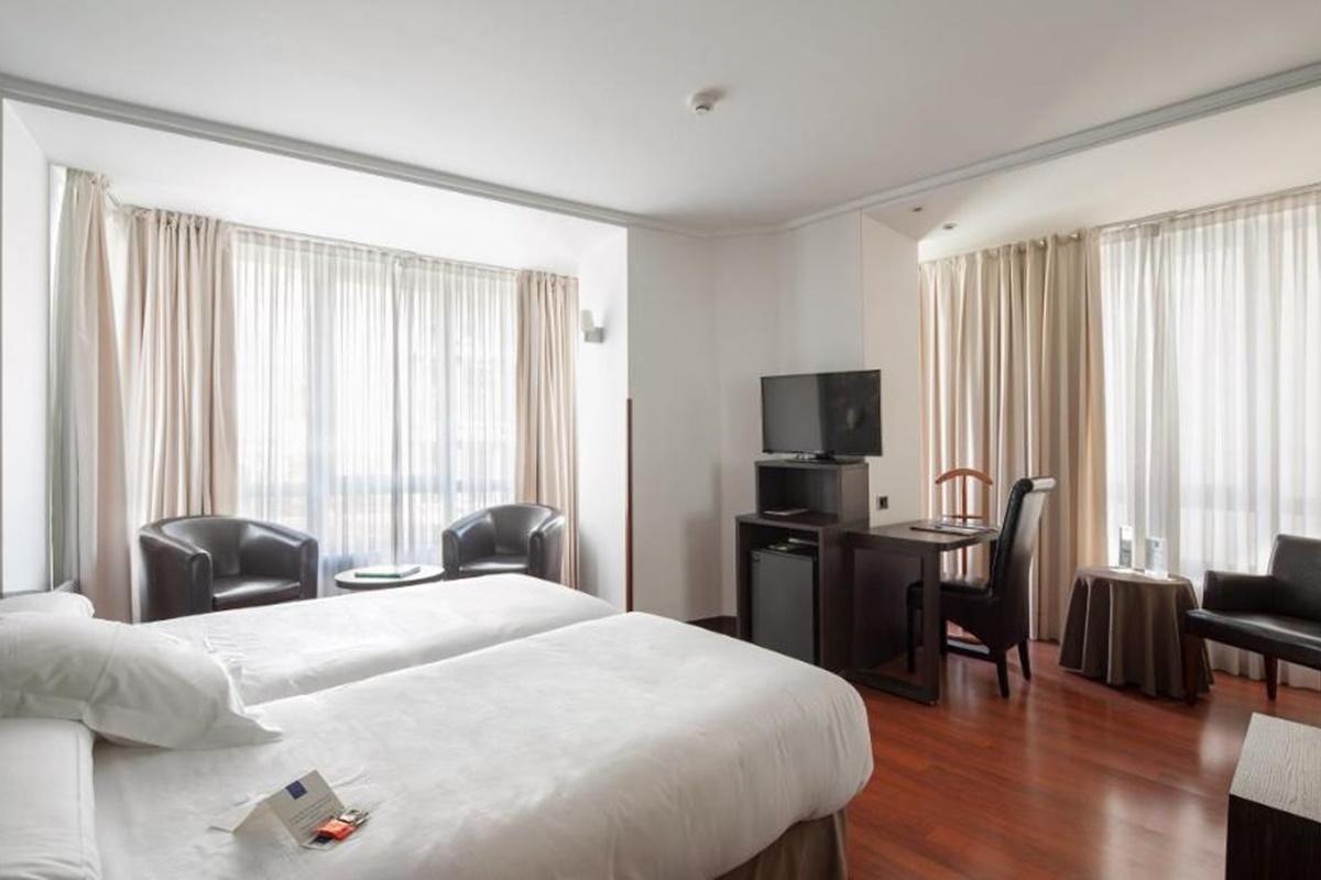 Hotel Yoldi Памплона Екстер'єр фото