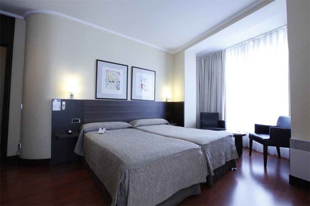 Hotel Yoldi Памплона Екстер'єр фото