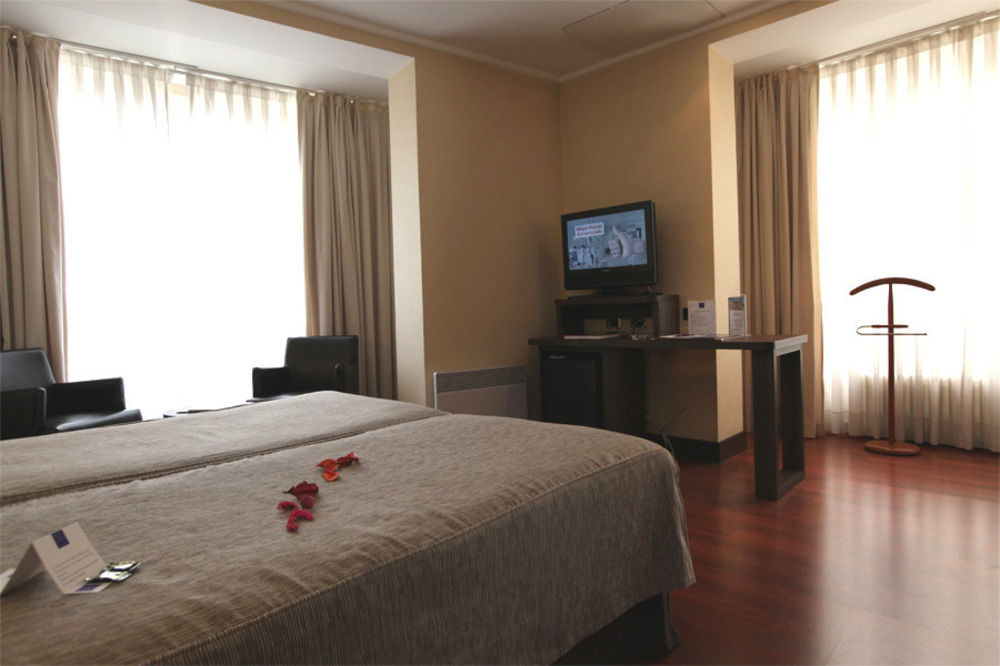 Hotel Yoldi Памплона Екстер'єр фото