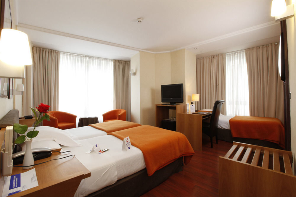 Hotel Yoldi Памплона Екстер'єр фото
