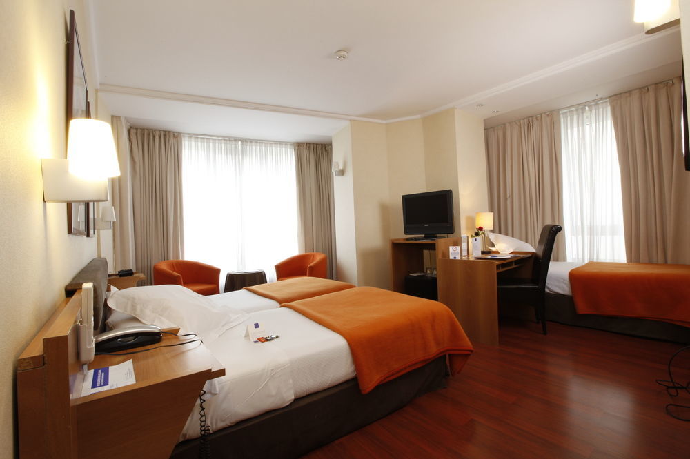 Hotel Yoldi Памплона Екстер'єр фото