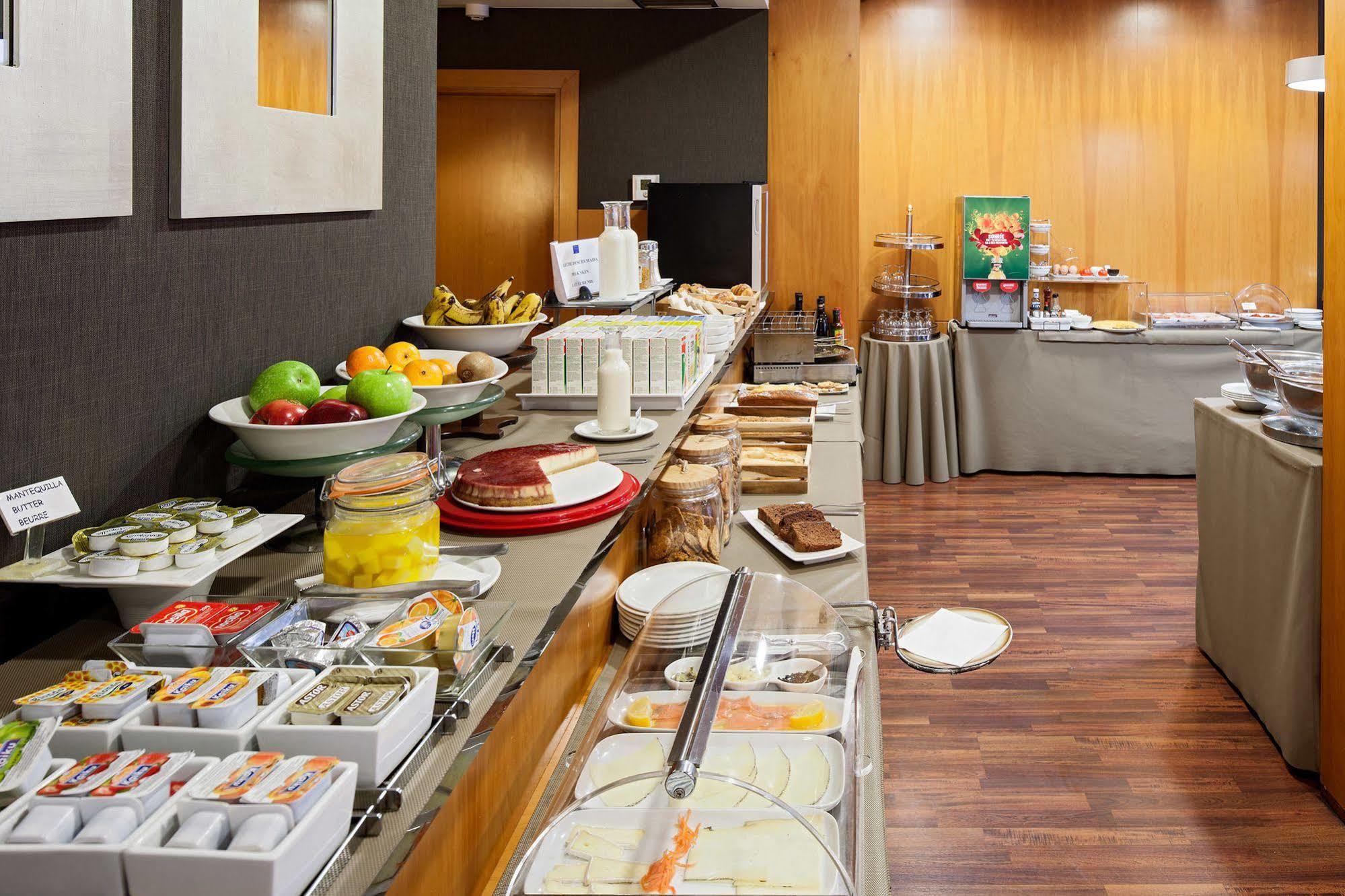 Hotel Yoldi Памплона Екстер'єр фото