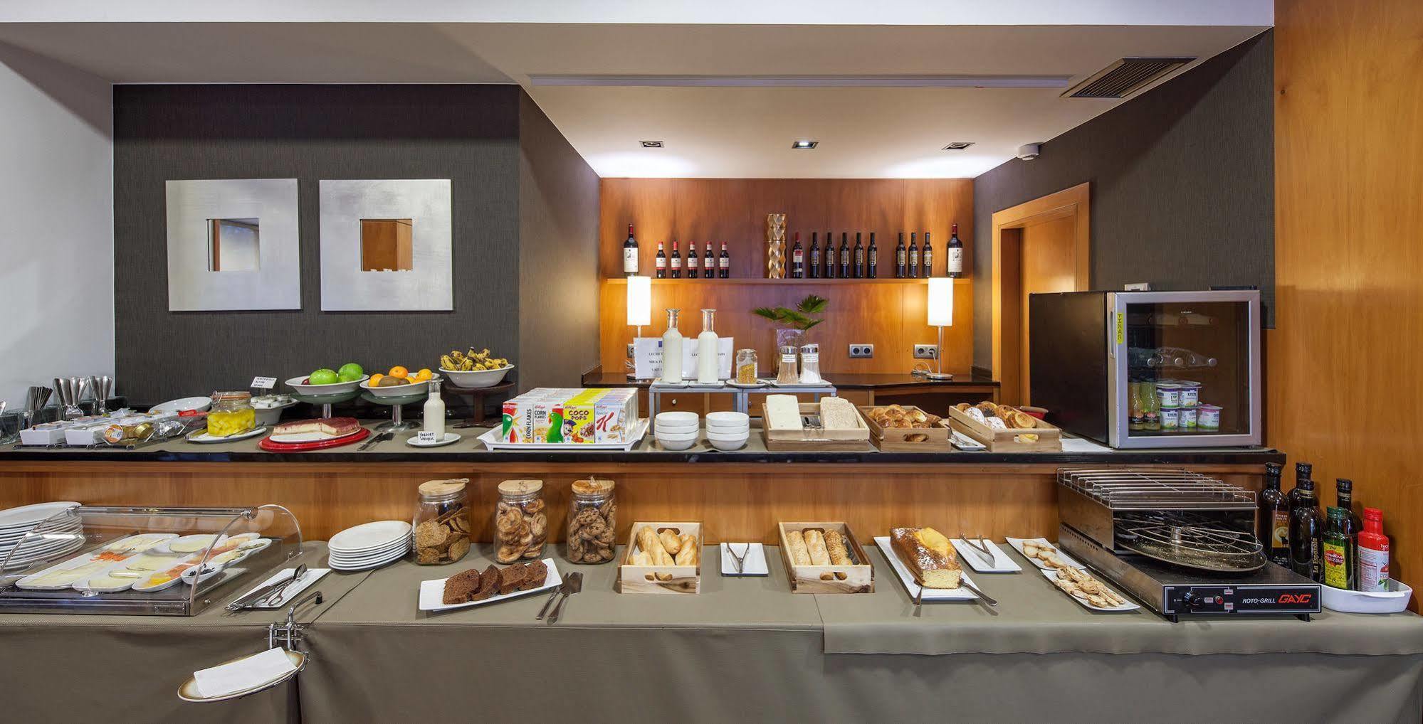 Hotel Yoldi Памплона Екстер'єр фото
